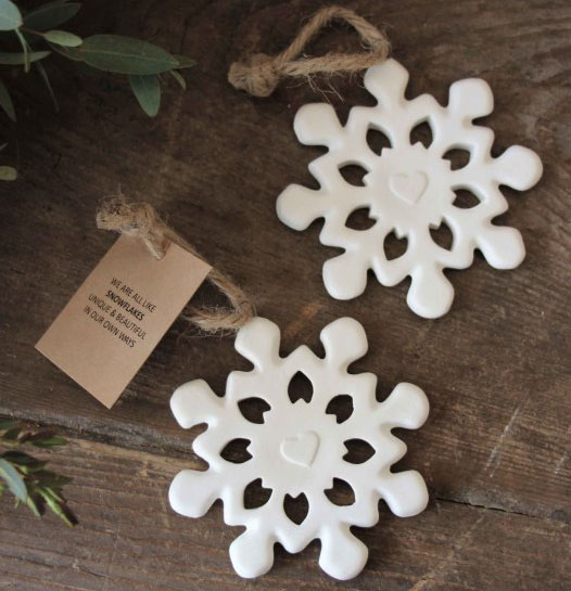 Hängande Snowflake från Majas lyktor säljs till förmån för Barncancerfonden